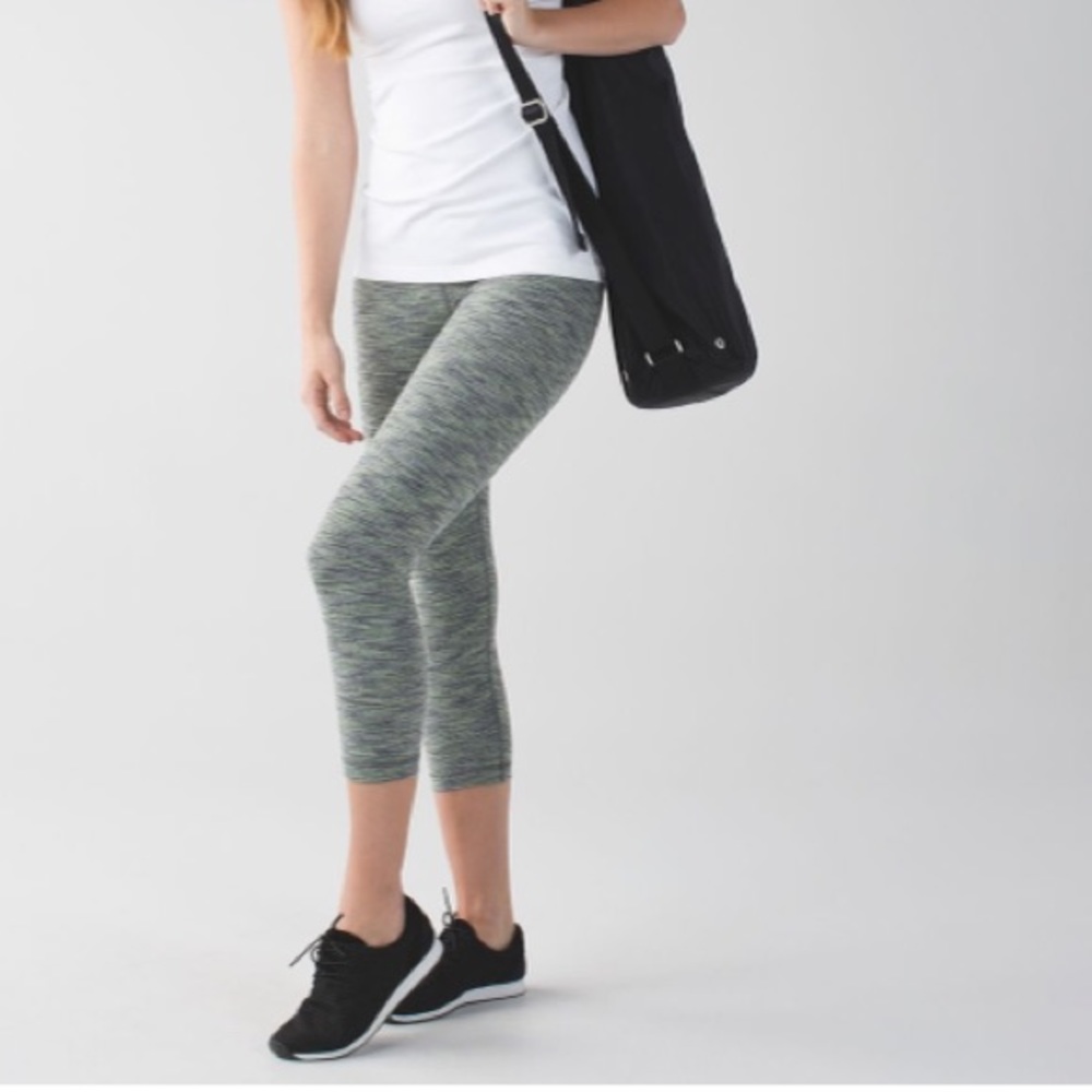 Lululemon Wunder Under Crop II - Picture 3 of 9